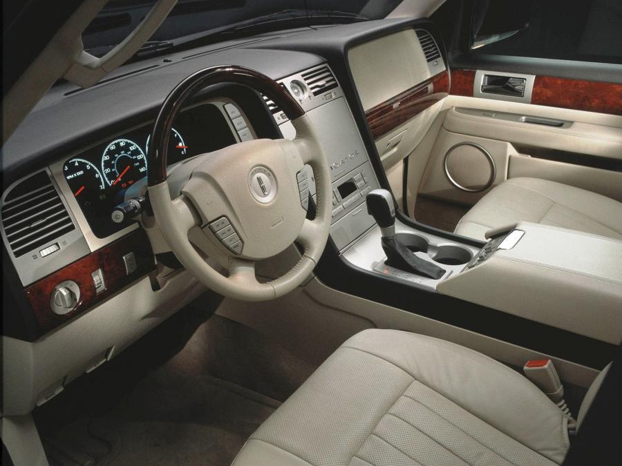  Lincoln Navigator 2002 года  (фото 4 из 16)